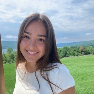 Meet your Posher, Abbey